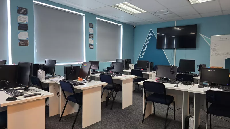 585 m² Office to let in Colosseum (photo 14)