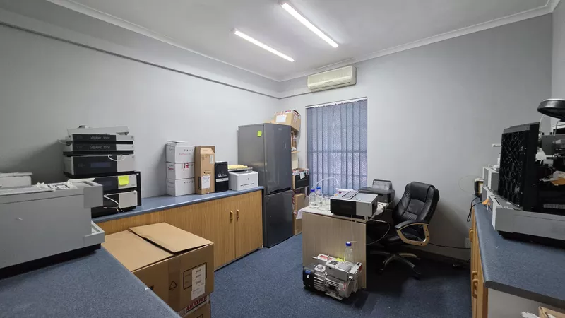 95 m² Office for sale in Bellville, Old Dutch Square (photo 17)