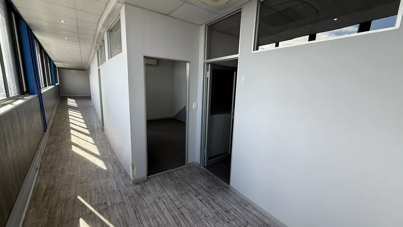 2 300 m² Office to let in Observatory, Deneb House (photo 55)