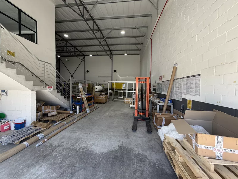 302 m² Industrial to let in Bellville, Sapphire Business Park (photo 8)