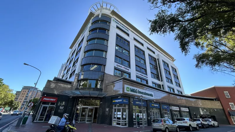 196 m² Office to let in Claremont, Protea Place (photo 2)