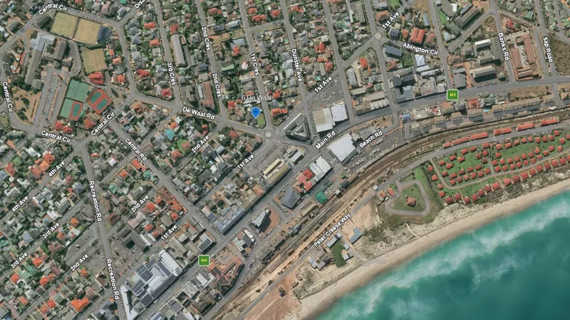 239 m² Office for sale in Fish Hoek, 6 De Waal Road (photo 1)