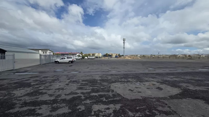 11 000 m² Vacant land to let in Strand, Broadway Business Park, 24 Helios Avenue (Yard + Optional Offices) (photo 8)