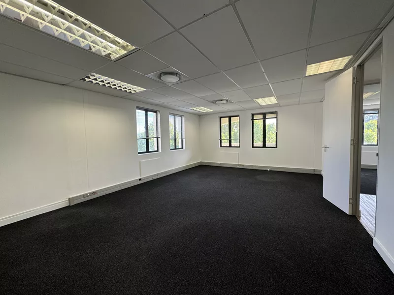 1 950 m² Office for sale in Tyger Valley, Biella Building (photo 15)