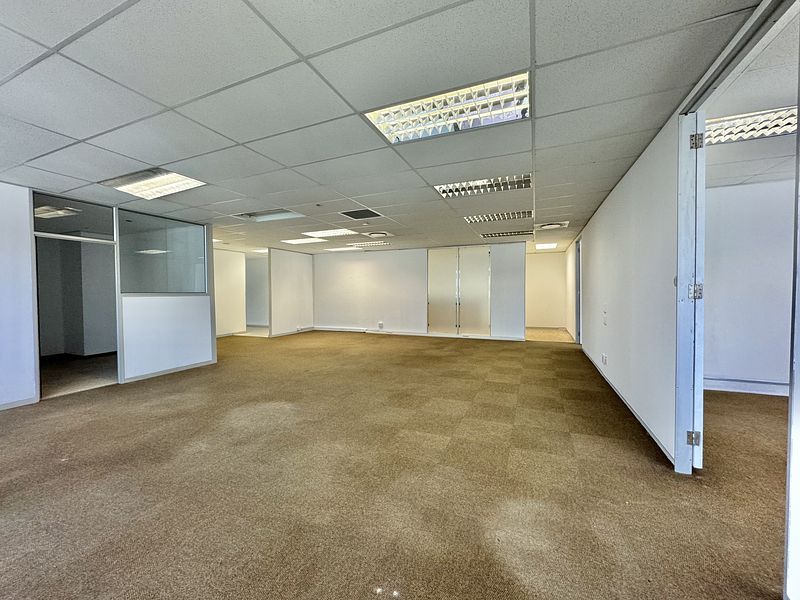 243 m² Office to let in Cape Town City Centre/CBD, 2 Long Street (photo 6)