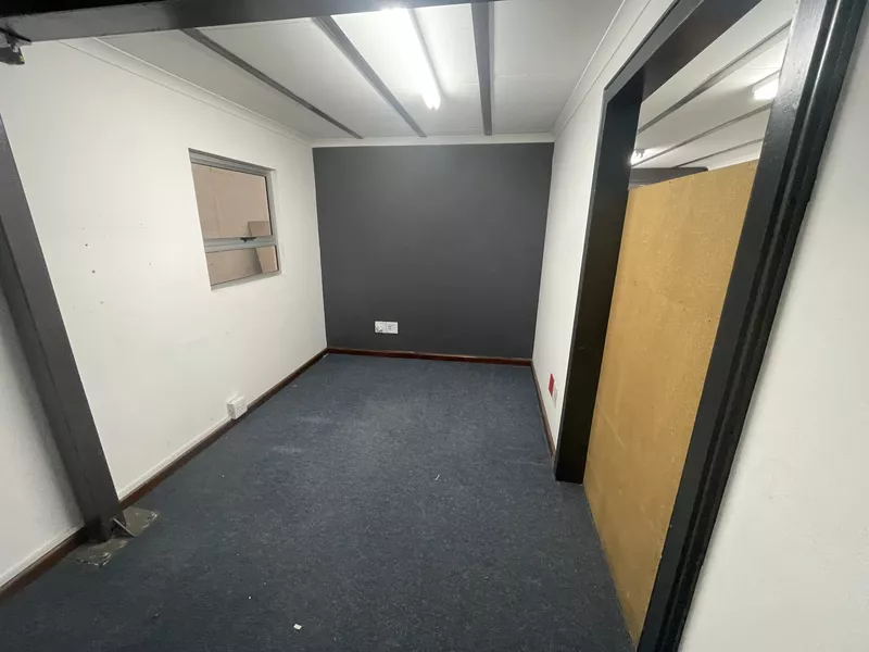 380 m² Industrial to let in Ottery, Ottery Park (photo 16)
