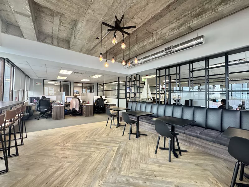 799 m² Office to let in Cape Town City Centre/CBD, 2 Long Street (photo 2)
