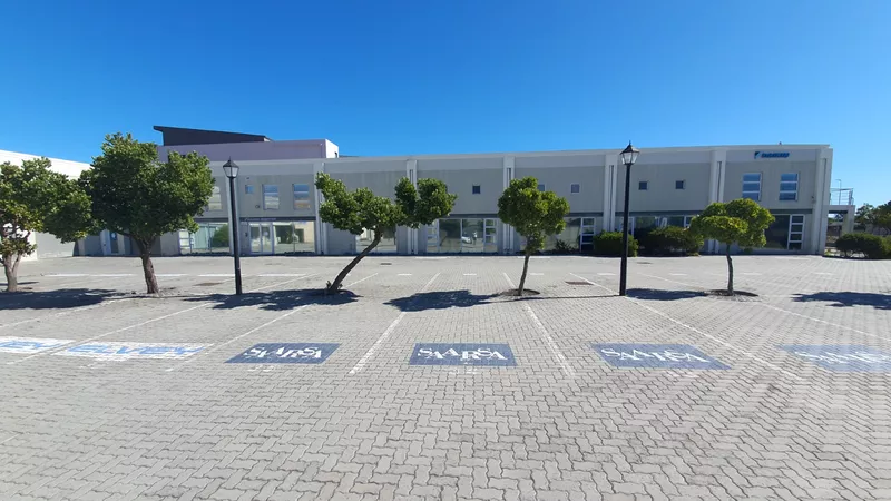 647 m² Office to let in Century City, 5 Edison Way - Century Gate (photo 6)