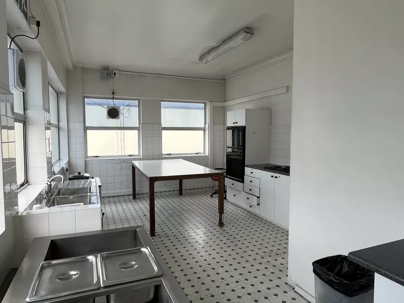 301 m² Office to let in Paarden Eiland, Office Space To Rent In Paarden Eiland (photo 5)