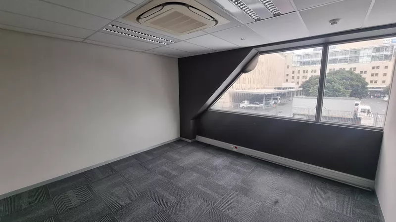 946 m² Office to let in Cape Town City Centre/CBD, Thomas Pattullo (photo 17)