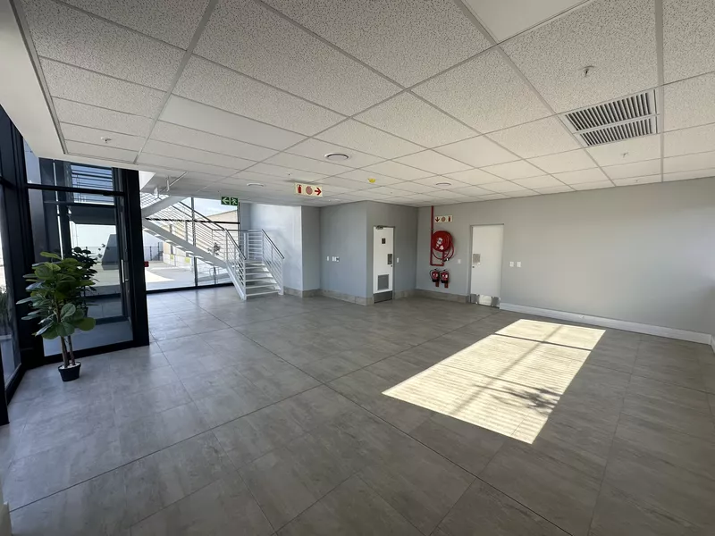 2 208 m² Industrial to let in Germiston, Rand Airport Commercial Park (photo 5)