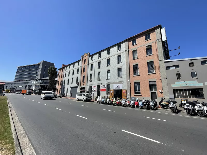 303 m² Office for sale in Foreshore, Castle Mews (photo 1)