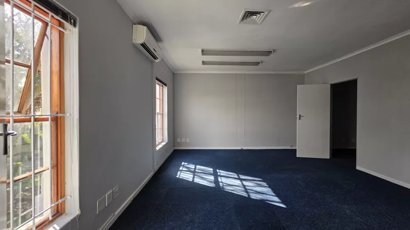 219 m² Office for sale in Bellville, Old Dutch Square (photo 39)
