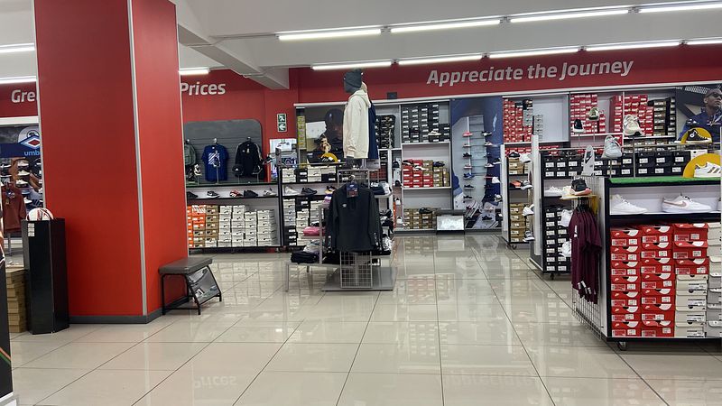 768 m² Retail property to let in Cape Town City Centre/CBD, Salga House (photo 17)