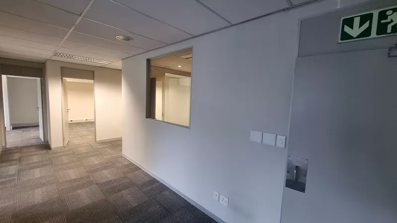 946 m² Office to let in Cape Town City Centre/CBD, Thomas Pattullo (photo 24)