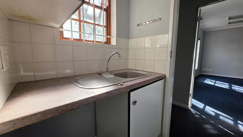 100 m² Office for sale in Bellville, Old Dutch Square (photo 20)