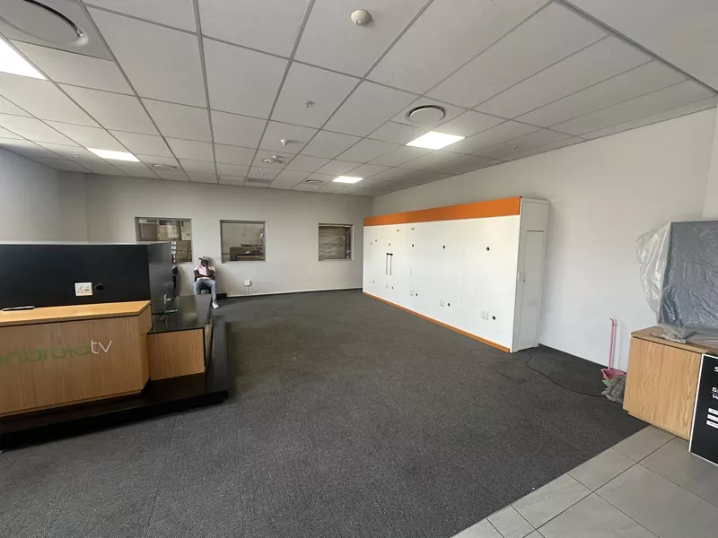 11 366 m² Industrial to let in Midrand, Lords View Industrial Park (photo 5)