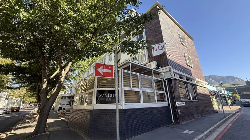 238 m² Office to let in Claremont, Grove Building (photo 3)