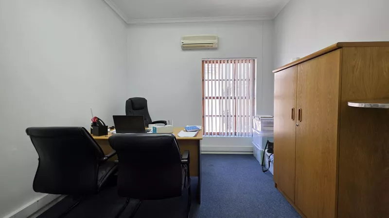 115 m² Office for sale in Bellville, Old Dutch Square (photo 16)
