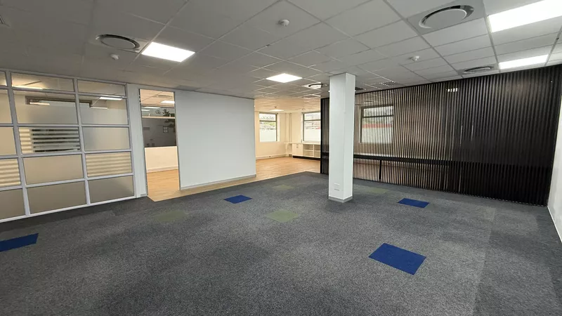 472 m² Office to let in Claremont, 200 On Main (photo 22)