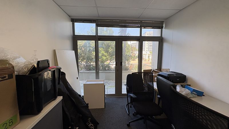 124 m² Office to let in Century City, Eaton House (photo 22)