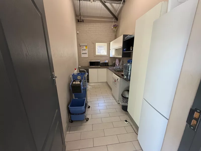 250 m² Office to let in Blackheath, Kwela Park Unit 4 Showroom (photo 18)