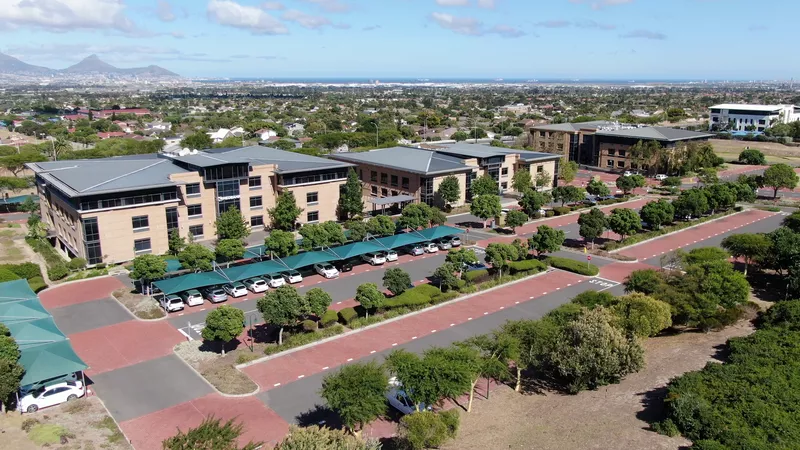 2 516 m² Property to let in Plattekloof Office Park, Plattekloof Office Park - Block C (photo 2)