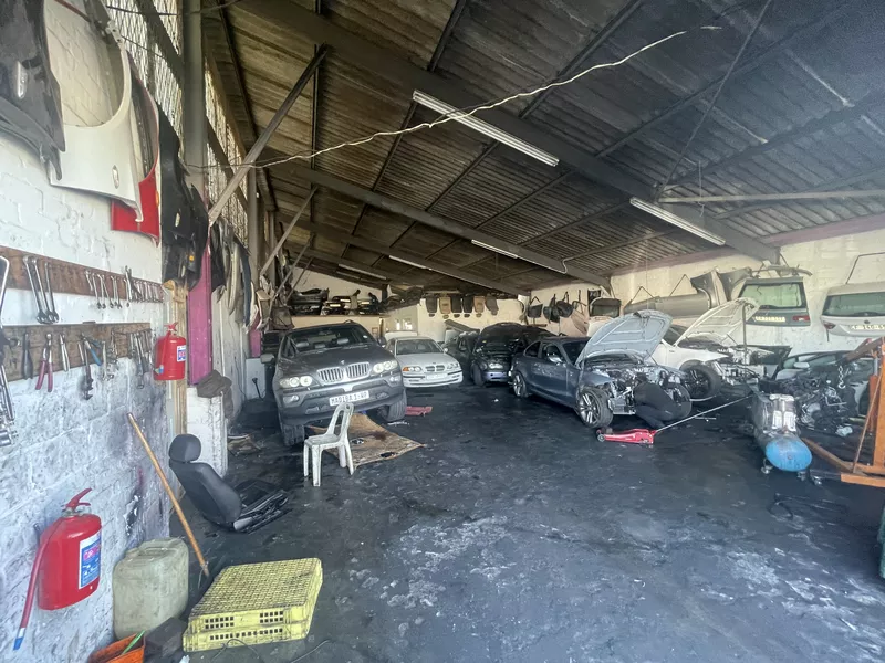 1 250 m² Industrial for sale in Athlone, 8 Deutz Road (photo 4)