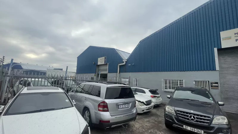 900 m² Industrial to let in Ottery, 2 Ferndale Drive (photo 2)