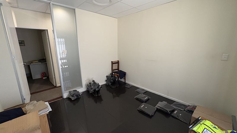 112 m² Office to let in Tyger Waterfront, Canal Edge 4 (photo 9)