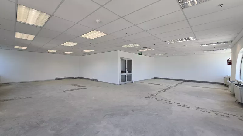 147 m² Office to let in Century City, Canal Tower - West (photo 18)
