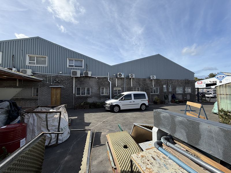 2 956 m² Industrial for sale in Southern Suburbs, 2 Estmil Road (photo 3)