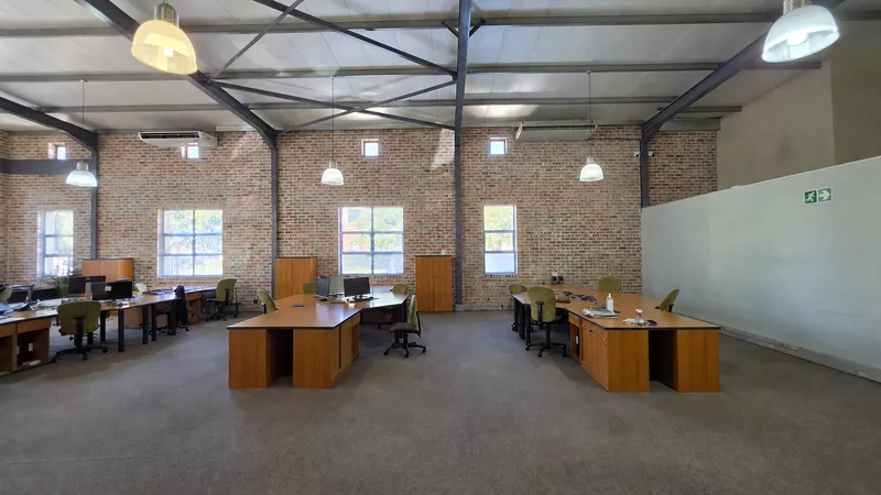 1 085 m² Office for sale in Century City, 13 Edison Way (photo 14)