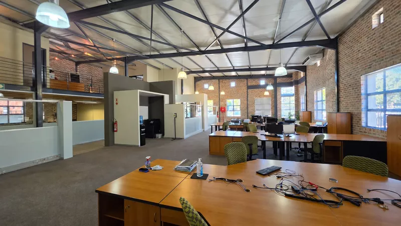 1 085 m² Office for sale in Century City, 13 Edison Way (photo 17)