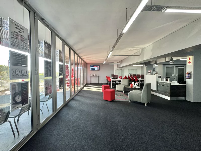 188 m² Property to let in Waterfront, 71 New Cumberland (photo 3)