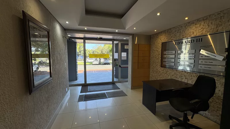 243 m² Office to let in Tyger Valley, Edward 3 (photo 3)