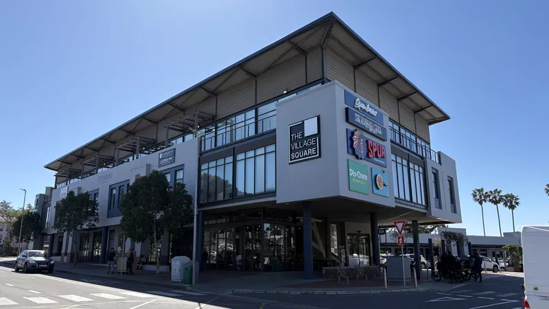 305 m² Office to let in Durbanville, Village Square (photo 1)