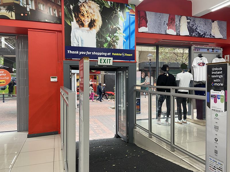 768 m² Retail Property to let in Cape Town City Centre/CBD, Salga House (photo 5)