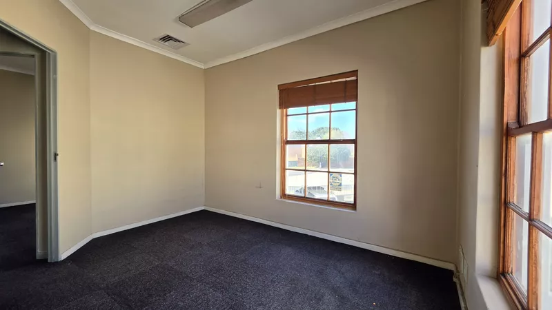 94 m² Office for sale in Bellville, Old Dutch Square (photo 22)