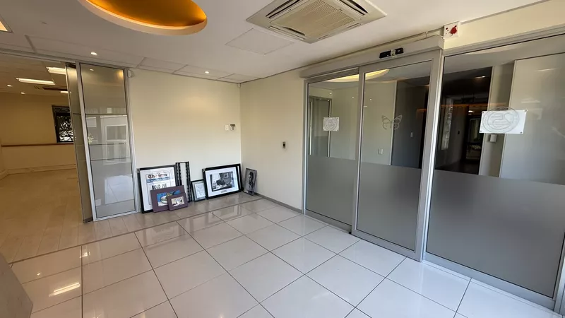 415 m² Office to let in Newlands, Slade House, Boundary Terraces (photo 4)