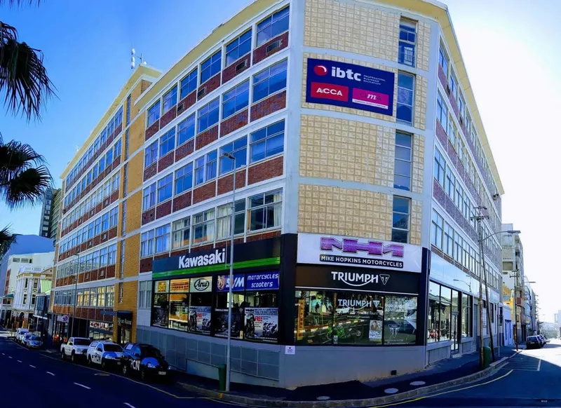 700 m² Office to let in Cape Town, 79 Roeland Street (photo 1)