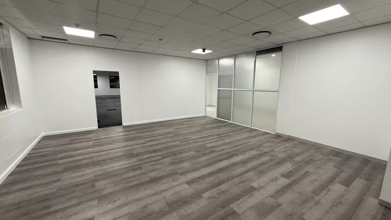 472 m² Office to let in Claremont, 200 On Main (photo 11)