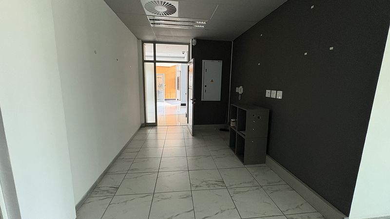 116 m² Office to let in Century City, Hyde Park (photo 8)