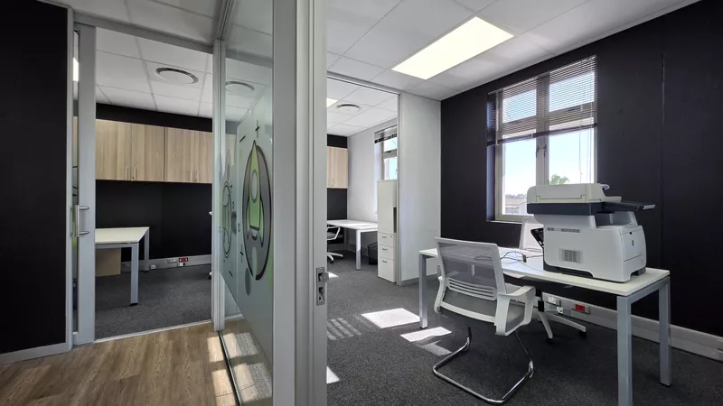 137 m² Office to let in Grosvenor Square, Grosvenor Square - Block A (photo 31)