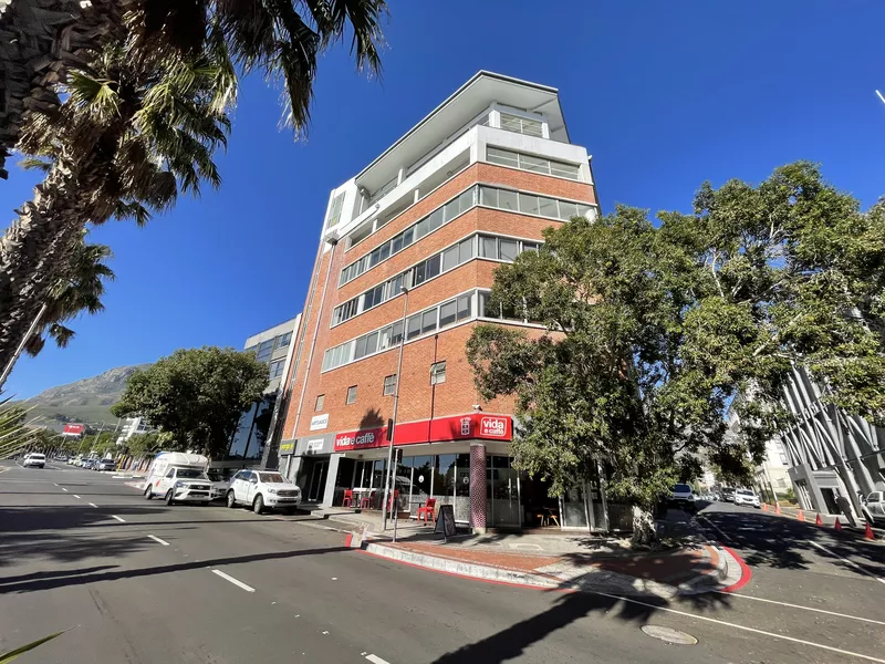 800 m² Office to let in Cape Town, 62 Roeland (photo 1)