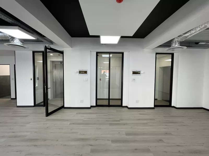 215 m² Office to let in Cape Town City Centre/CBD, 172 Long Street (photo 12)