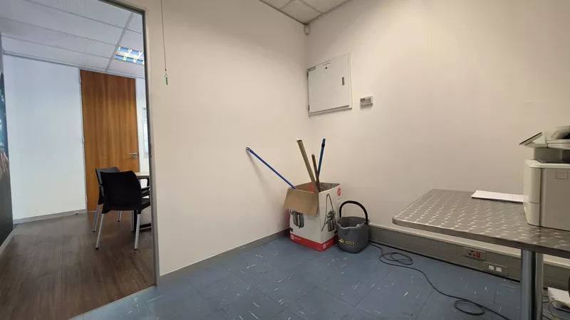 177 m² Office to let in Central Park, The Pavilion (photo 45)