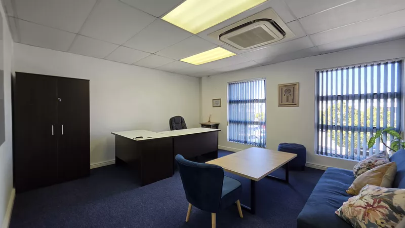 647 m² Office to let in Century City, 5 Edison Way - Century Gate (photo 51)