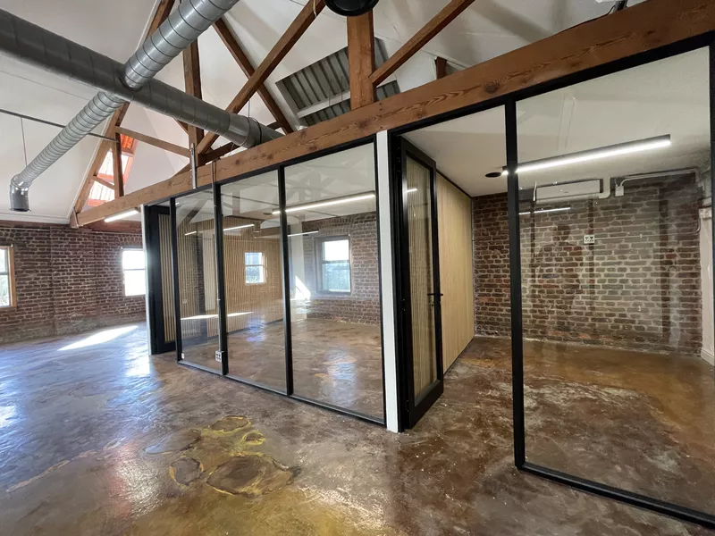 303 m² Office for sale in Foreshore, Castle Mews (photo 24)