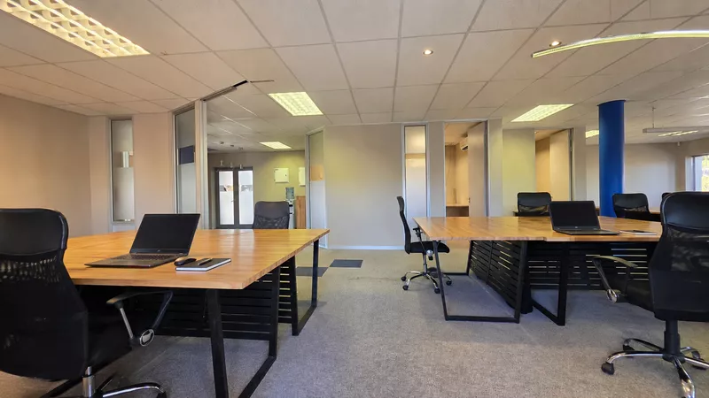 200 m² Office to let in Central Park, The Pavilion (photo 19)